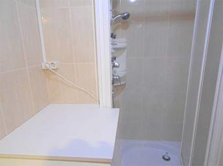 studio-til-salg-fuengirola shower room